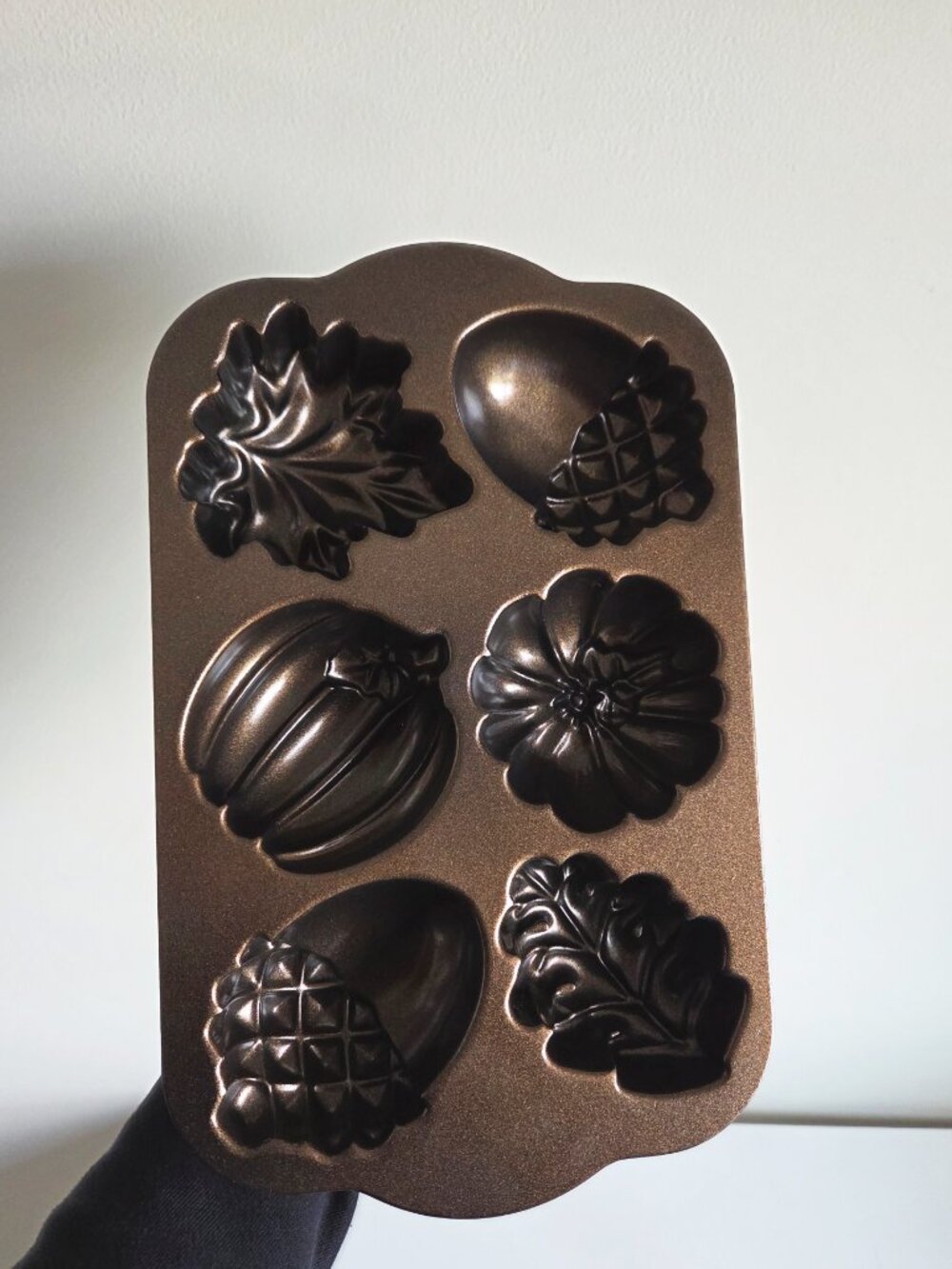 Nordic Ware Autumn Treats Pan - Picture 2 of 7